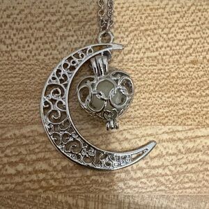 Elegant Silver Crescent Moon Pendant Necklace